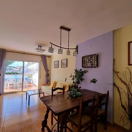 Apartamento De 3 Con Terraza Cerca De La Playa - Hisp-236-75 *